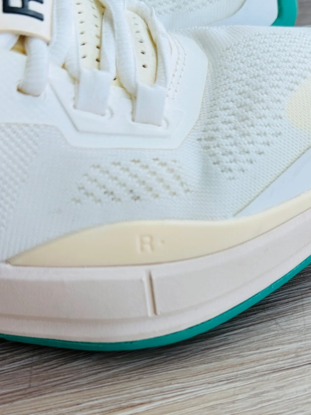 On Running "THE ROGER" & Swiss Engineering Collab Sneakers - Women’s 8 - Picture 8 of 10